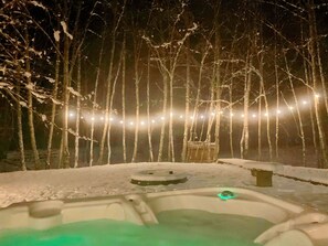 Tina de hidromasaje al aire libre