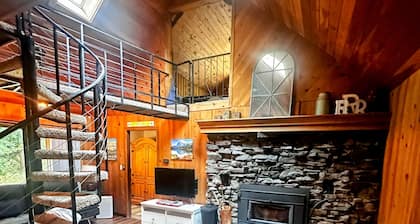 UPDATED-Peaceful Riverfront Cabin - Hot tub-Greenwater-Crystal Mtn. -Mt.Rainier