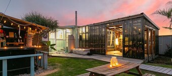 The Smurf Shack - Renovated Retro Gem with Awesome Outside Living.