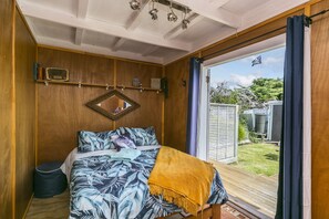 3 bedrooms, travel cot, free WiFi, bed sheets