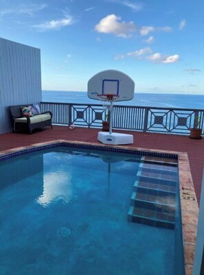 حمّام سباحة خارجي