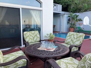 تناول الطعام بالخارج