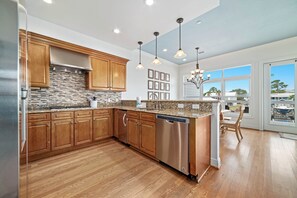 Fridge, microwave, oven, stovetop - LUXURY, SINGLE SIDE OF DUPLEX, PRIVATE NEIGHBORHOOD, WATERFRONT, POOL! (Orange Beach)