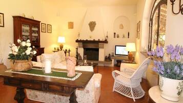 Tv, pejs, bordfodbold, bøger