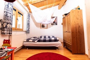 2 bedrooms, bed sheets