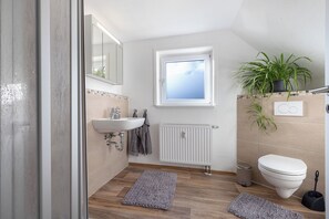 Dutxa, assecador de cabells i tovalloles 