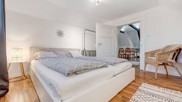 2 bedrooms, iron/ironing board, free WiFi, bed sheets