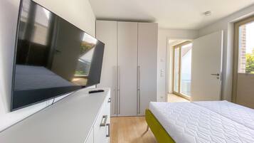 4 bedrooms, free WiFi, bed sheets