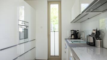 Réfrigérateur, four, plaque de cuisson, lave-vaisselle