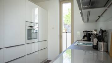 Réfrigérateur, four, plaque de cuisson, lave-vaisselle