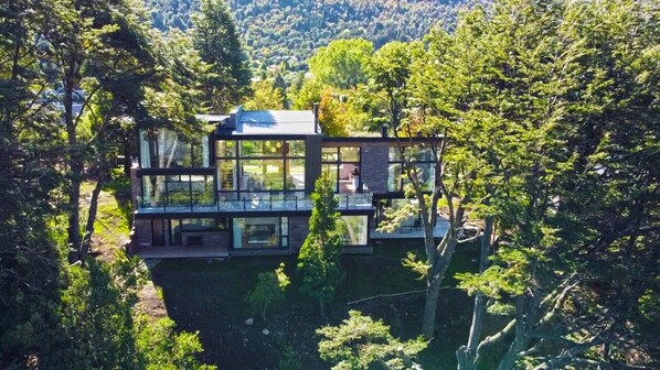 Exterior - New Modern Home, Golf, Polo, Few Minutes From Catedral Ski Resort.  (San Carlos de Bariloche)