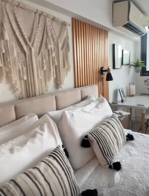 Desk, iron/ironing board, WiFi (free), bed sheets - Couples Retreat Studio Ocean Front,300MB WiFi. SuperHost!! (Fajardo)