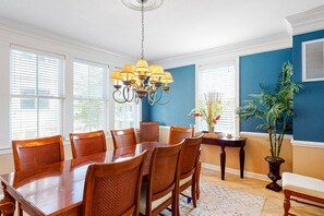 Dining - Side-by-side homes with bay views, resort pools, tennis, & gym - near beach (Ocean City)