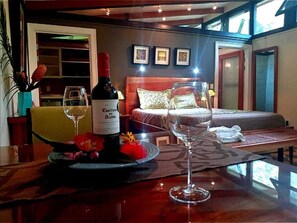 4 bedrooms, free WiFi, bed sheets