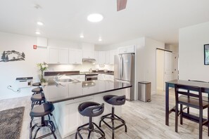 Fridge, oven, stovetop, dishwasher