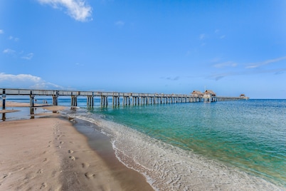 Contemporary condo with EV charger, central AC, & W/D - snowbird-friendly