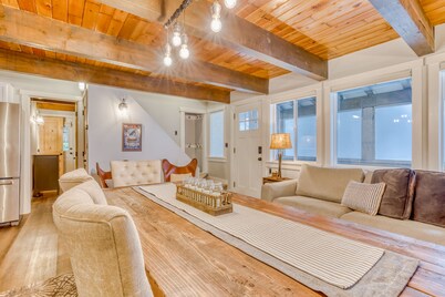 Serene condo with skiing, fireplace, mountainview, & washer/dryer