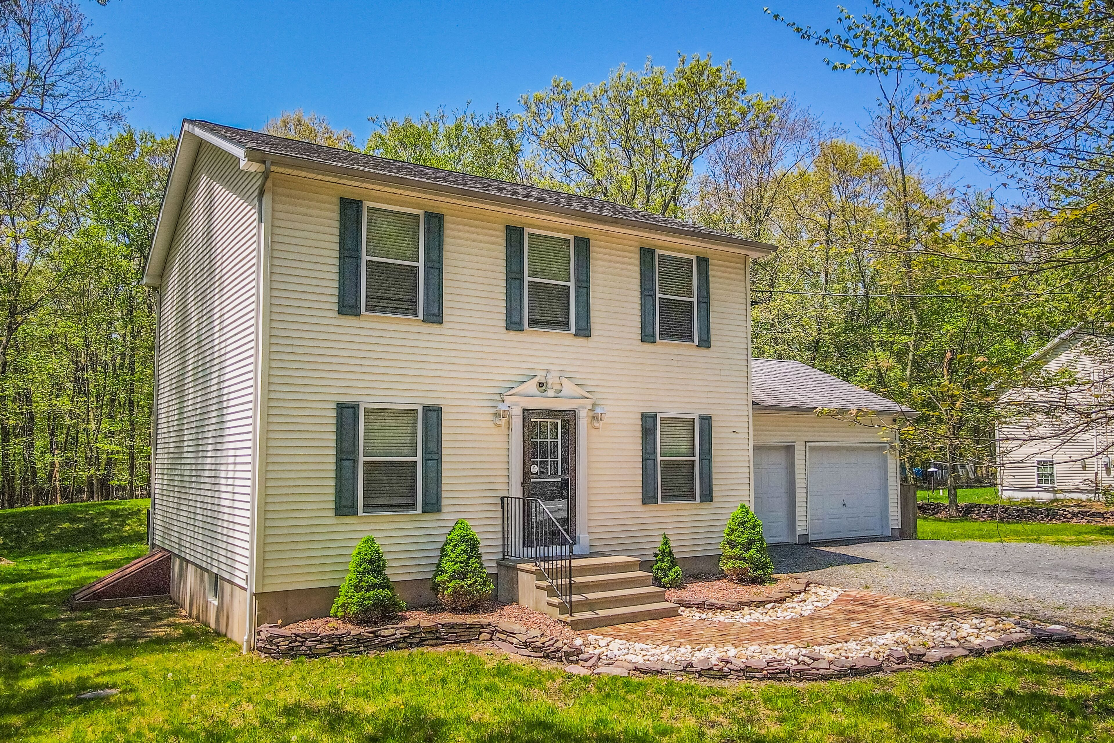 Dog-friendly retreat with fenced yard, billiards, firepit, & pool access