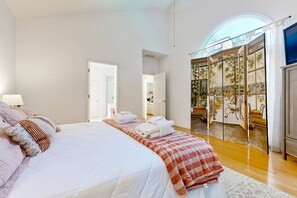 3 bedrooms, iron/ironing board, Internet, bed sheets