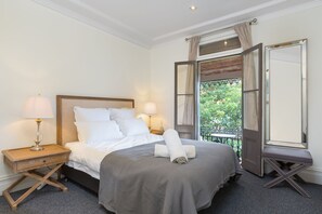 2 bedrooms, WiFi - Charming Victorian terrace house in the heart of Woollahra village (Woollahra Sydney)