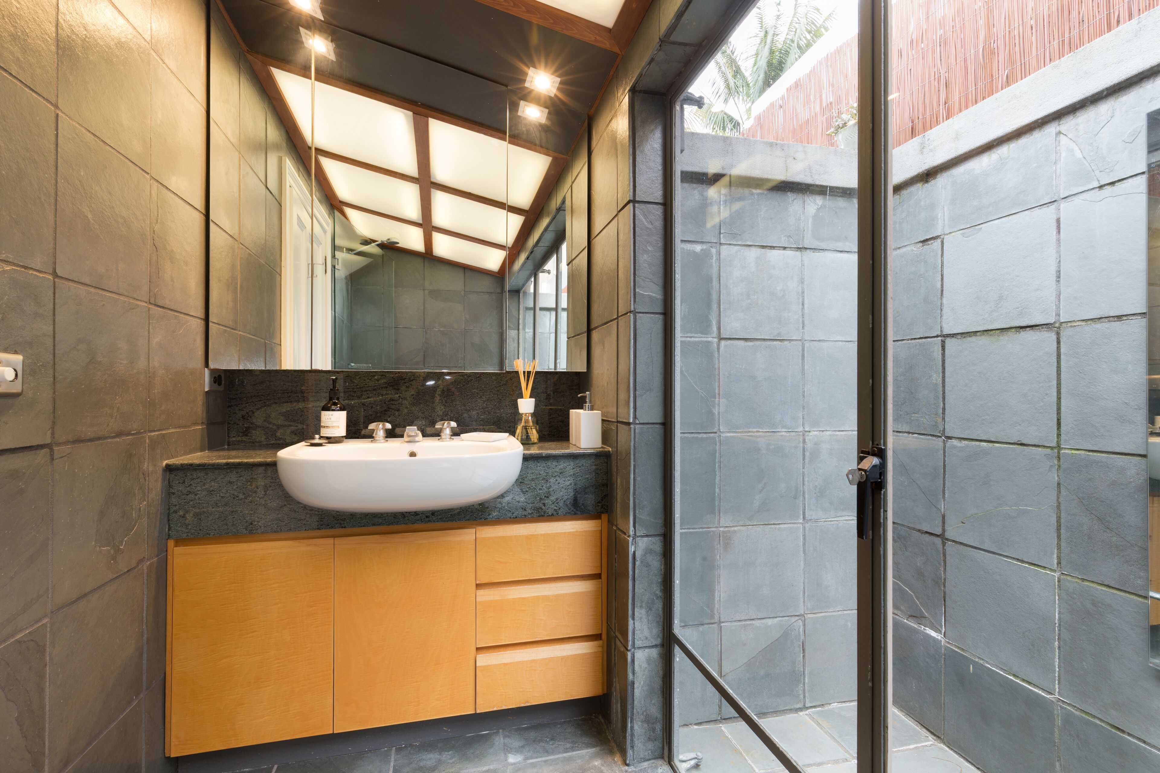 Combined shower/tub