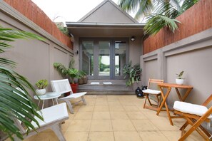 Outdoor dining - Charming Victorian terrace house in the heart of Woollahra village (Woollahra Sydney)