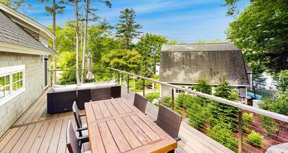 Brand new guest apartment with furnished deck, fast WiFi, dock, & water views