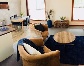 Smart TV, Netflix, books, streaming services