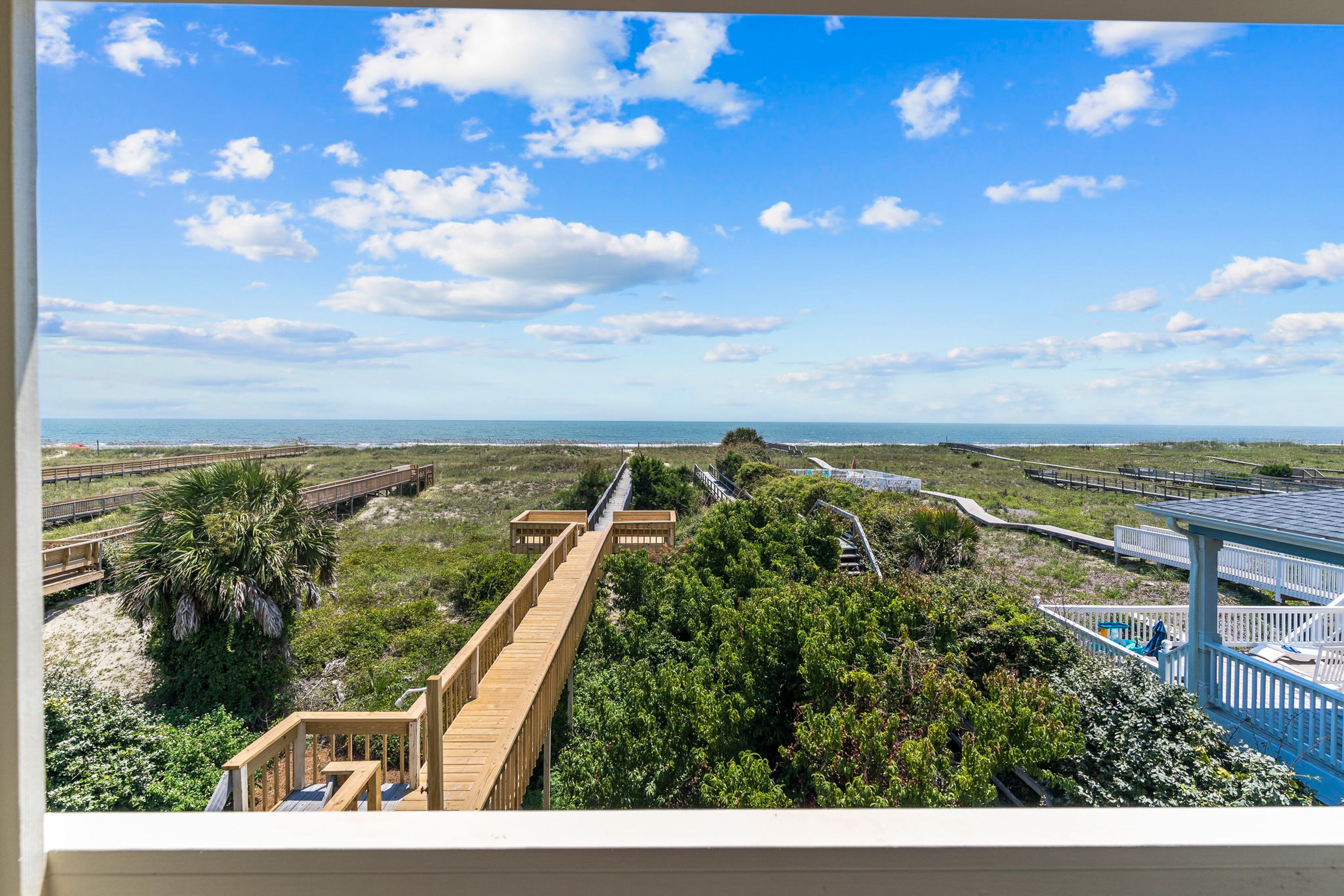 Spacious oceanfront duplex with two kitchens, large deck, WiFi, & AC - dogs OK