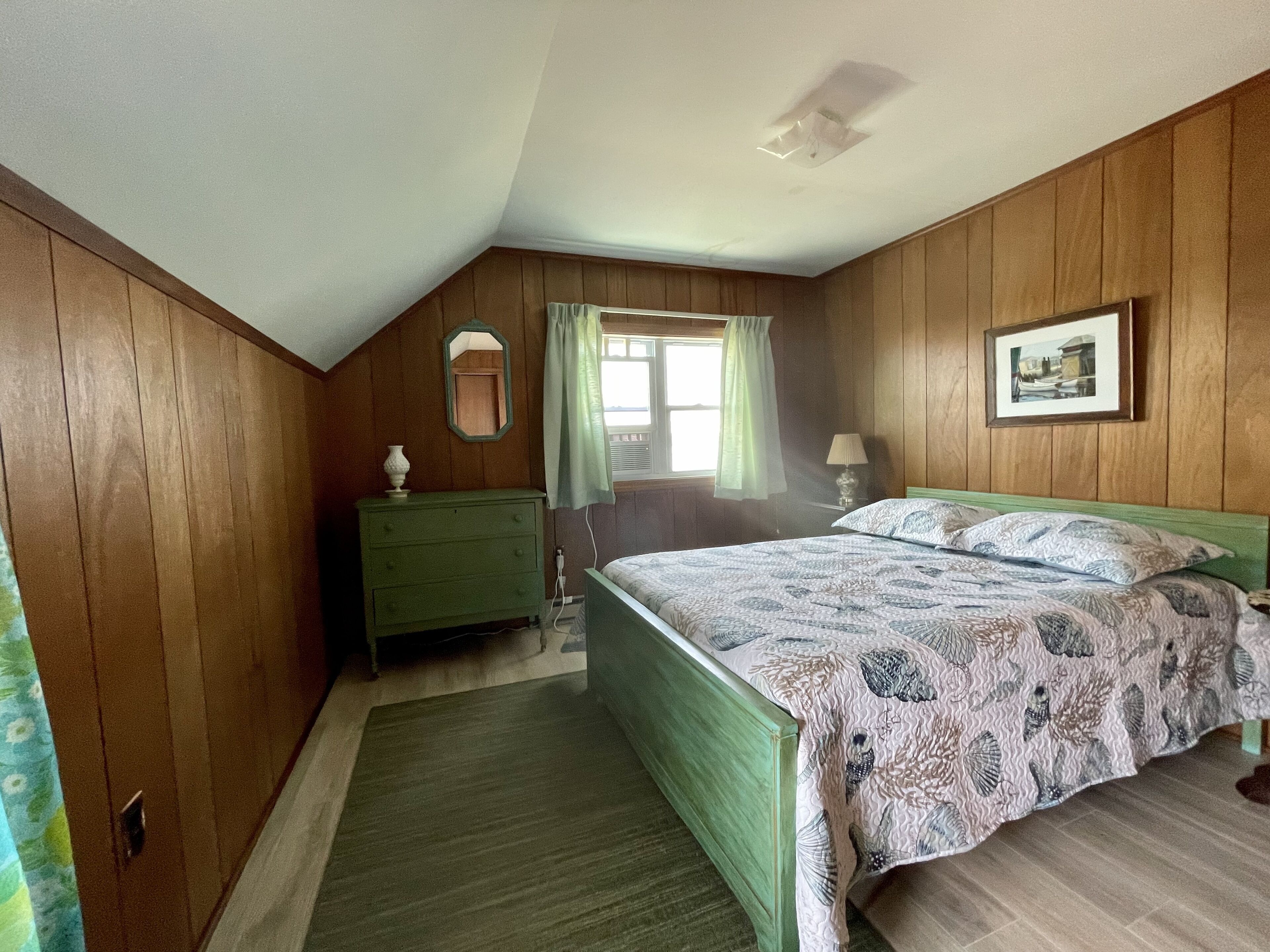 3 camere, una scrivania, ferro/asse da stiro, lenzuola