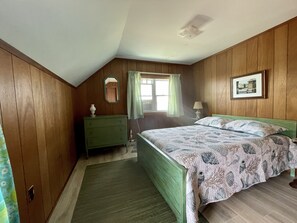 3 camere, una scrivania, ferro/asse da stiro, lenzuola