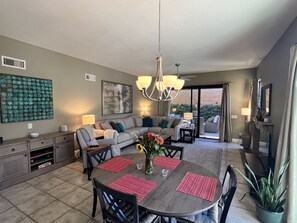 Smart TV, fireplace