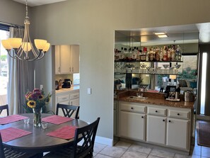 Dining - Tranquil Condo, Mountain Views, Pools & Tennis Courts (Palm Springs)