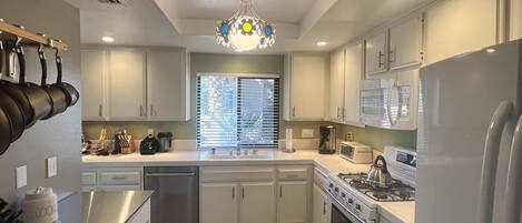 Mikrowelle, Ofen, Herdplatte, Geschirrspüler