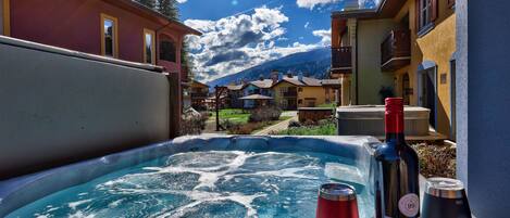 Bain à remous extérieur