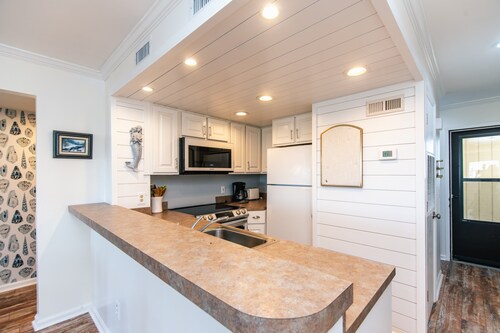 210 Bay Creek Villa-Beautiful 2nd Floor Villa;Private Balcony;Water Views;Communal Pool