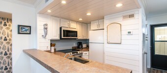 210 Bay Creek Villa-Beautiful 2nd Floor Villa;Private Balcony;Water Views;Communal Pool