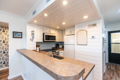 210 Bay Creek Villa-Beautiful 2nd Floor Villa;Private Balcony;Water Views;Communal Pool