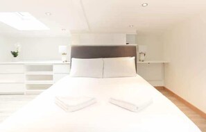 2 bedrooms, iron/ironing board, travel cot, free WiFi