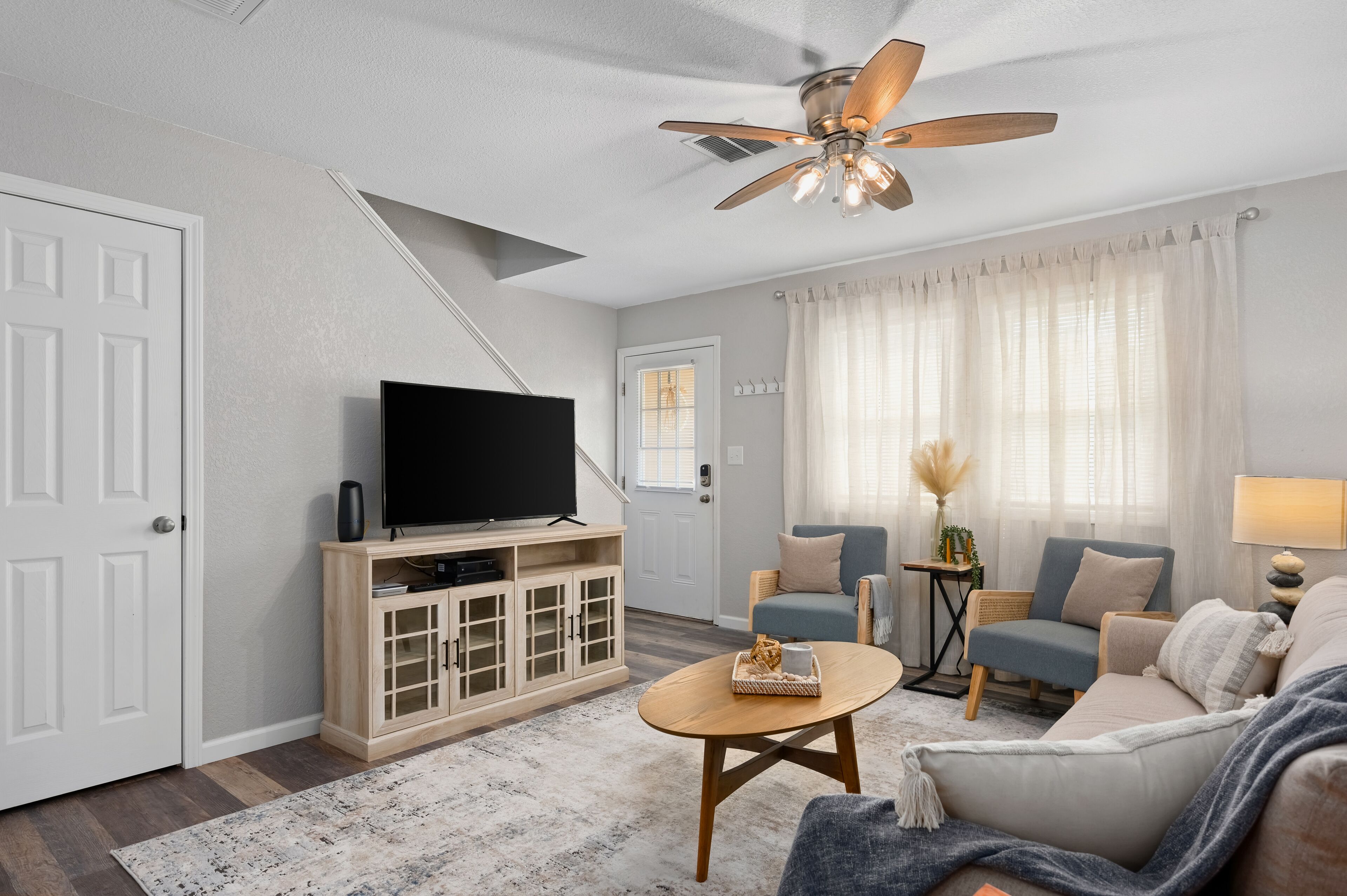 Wonderful duplex near the beach with backyard, central AC, private hot tub, WiFi