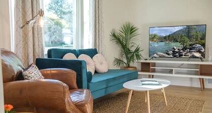 A Modern Minimalist's Dream- near DT, UNR & FWY