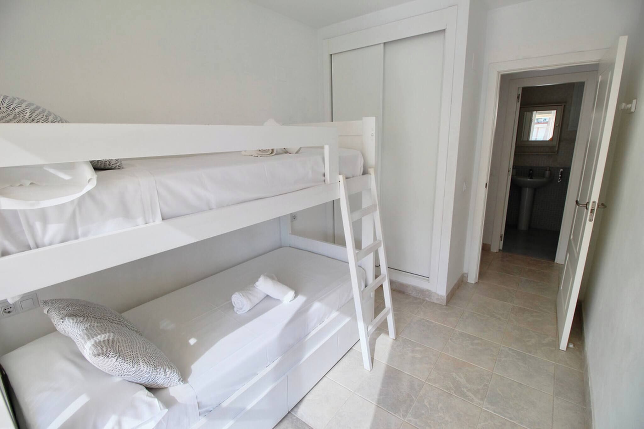 2 chambres, fer et planche à repasser, accès au Wi-Fi (inclus)