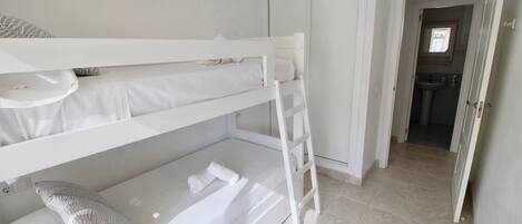 2 chambres, fer et planche Ă repasser, accĂšs au Wi-Fi (inclus)