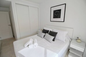 2 chambres, fer et planche à repasser, accès au Wi-Fi (inclus)