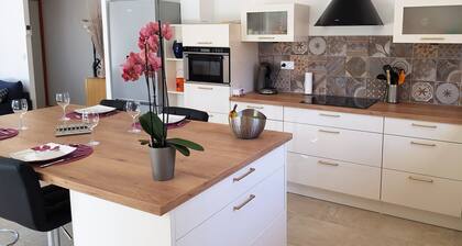 Villa climatisée; Piscine chauffée; Borne de recharge 7kw; Fibre optique