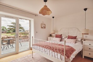 4 bedrooms, iron/ironing board, WiFi