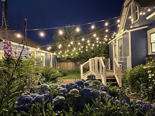 Amazing Victorian 4BR w/Hot Tub 5 Min to Downtown