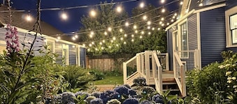 Amazing Victorian 4BR w/Hot Tub 5 Min to Downtown