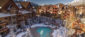 Beautiful one-bedroom luxury hotel suite in Canmore near Banff National Park 