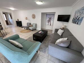 Smart TV, books - Sandstone Point (SEQ) Bribie Holidays Family Home, pet friendly  (Sandstone Point)